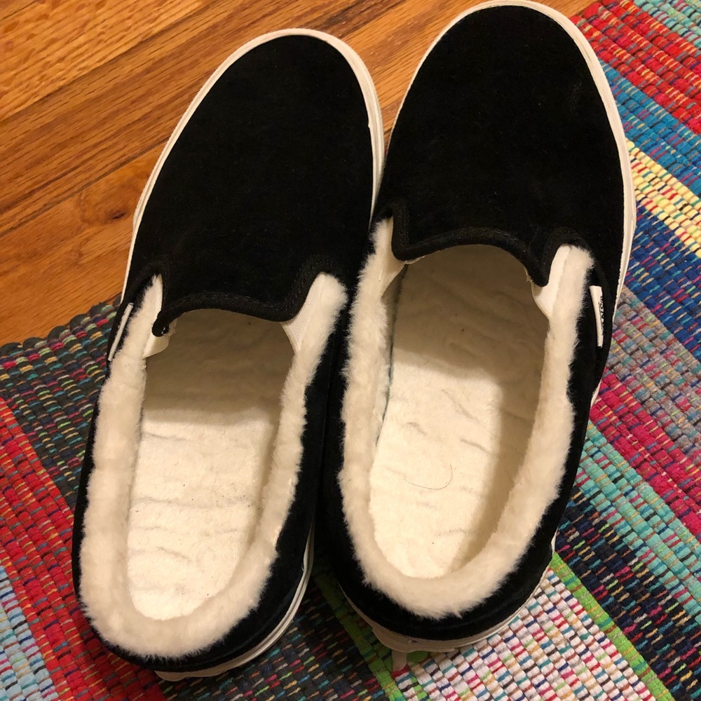 Vans black fur-lined classic slip-ons, Size 8